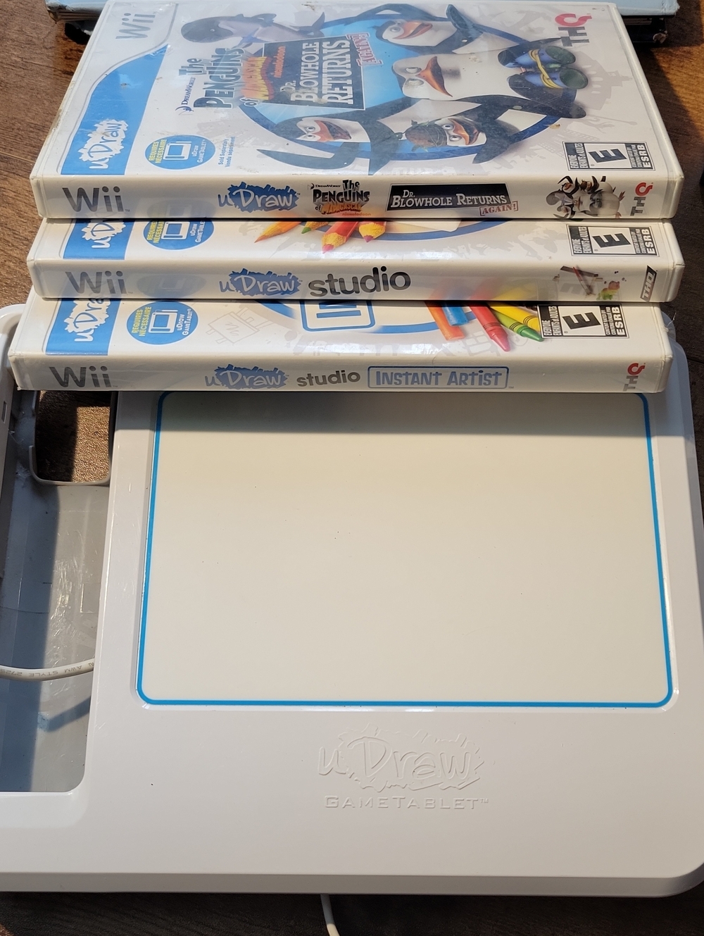 Nintendo uDraw GameTablet White with Blue Trim and Wii Art Discs